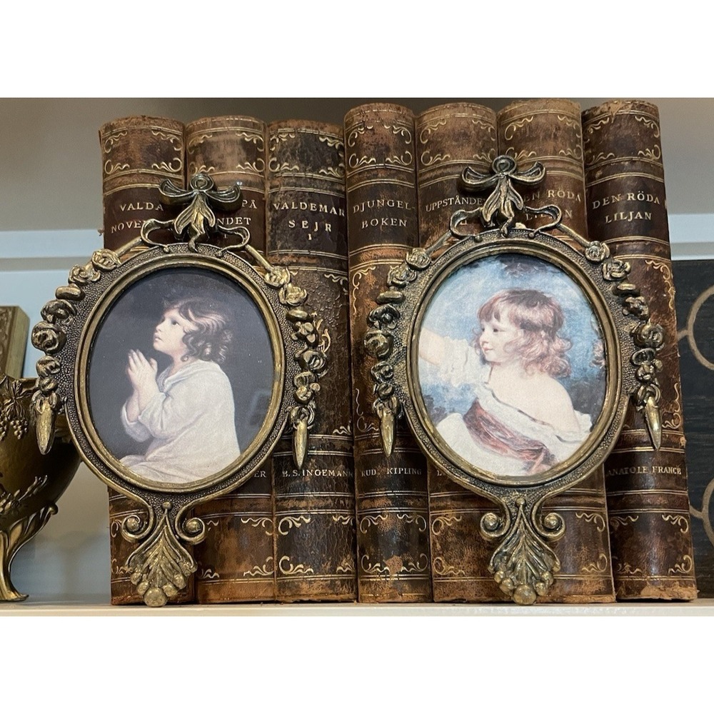 Vtg Set Of 2‎ Mini Ornate Brass Oval Floral Frames Young Girls 6.5x4" Italy